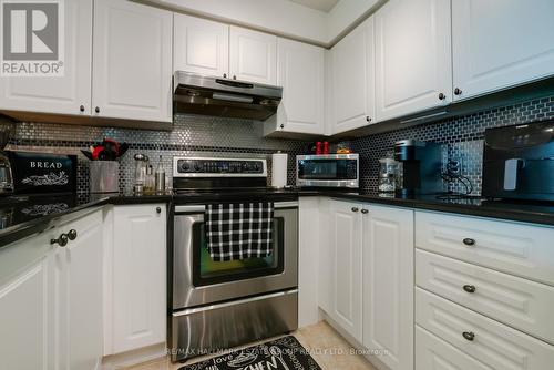 Ph 308 - 1 Lee Centre Drive, Toronto (Woburn), ON - Indoor Photo Showing Kitchen