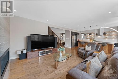 1870 Maple Grove Road, Ottawa, ON - Indoor Photo Showing Living Room