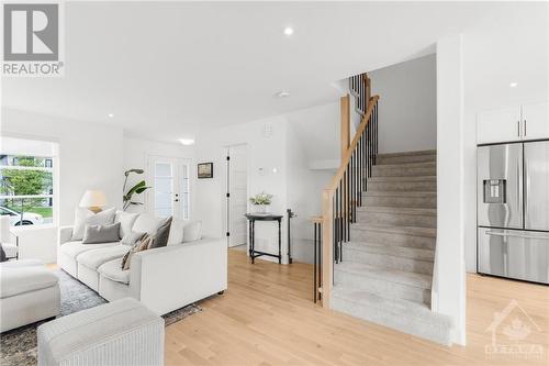 533 Marseille Street, Embrun, ON - Indoor Photo Showing Living Room