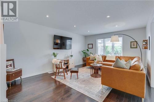 10 Fraser Drive, Stratford, ON - Indoor Photo Showing Living Room