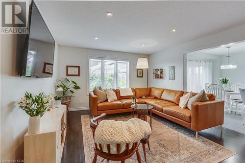 10 Fraser Drive, Stratford, ON - Indoor Photo Showing Living Room