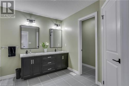 10 Fraser Drive, Stratford, ON - Indoor Photo Showing Bathroom