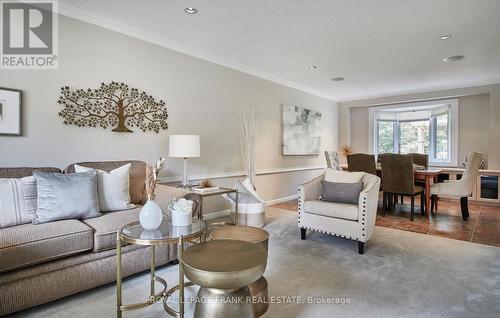 317 Prince Of Wales Drive, Whitby (Blue Grass Meadows), ON - Indoor Photo Showing Living Room