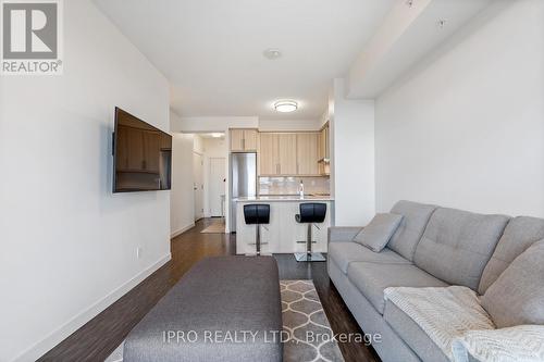 1606 - 2093 Fairview Street, Burlington (Brant), ON - Indoor Photo Showing Living Room