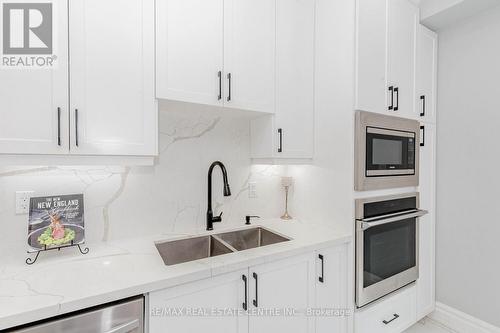 46 Ocean Ridge Drive, Brampton (Sandringham-Wellington), ON - Indoor Photo Showing Kitchen With Double Sink With Upgraded Kitchen