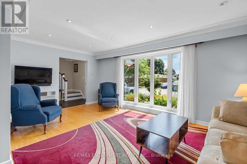 1465 Jefferson Road, Burlington, ON - Indoor Photo Showing Living Room