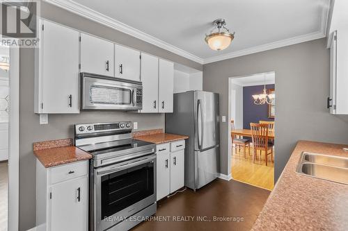 1465 Jefferson Road, Burlington (Mountainside), ON - Indoor Photo Showing Kitchen With Double Sink