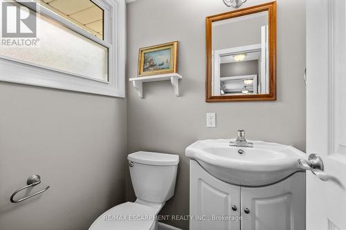 1465 Jefferson Road, Burlington (Mountainside), ON - Indoor Photo Showing Bathroom