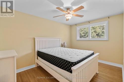 1465 Jefferson Road, Burlington, ON - Indoor Photo Showing Bedroom