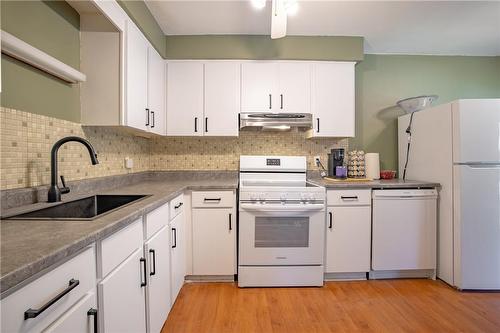 4553 Sussex Drive, Niagara Falls, ON - Indoor Photo Showing Kitchen