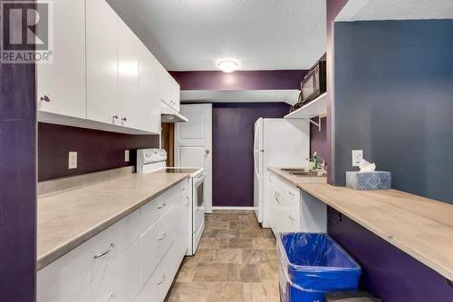 7358 Pearl Drive, Prince George, BC - Indoor Photo Showing Kitchen With Double Sink