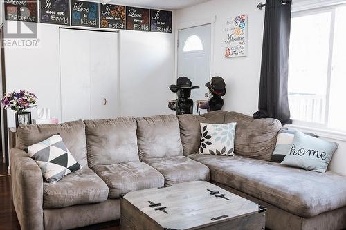 7358 Pearl Drive, Prince George, BC - Indoor Photo Showing Living Room