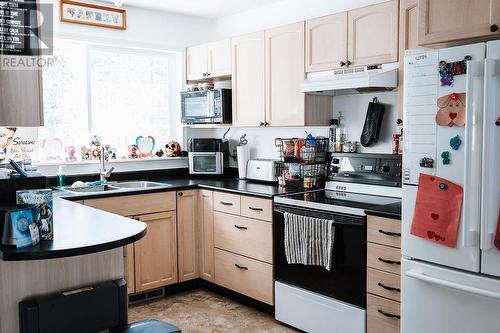 7358 Pearl Drive, Prince George, BC - Indoor Photo Showing Kitchen With Double Sink