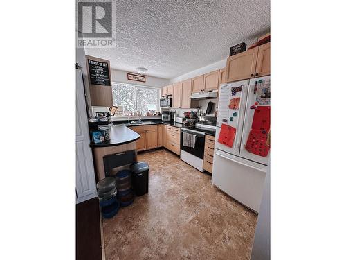 7358 Pearl Drive, Prince George, BC - Indoor Photo Showing Kitchen