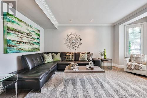 1486 Myron Drive, Mississauga, ON - Indoor Photo Showing Living Room