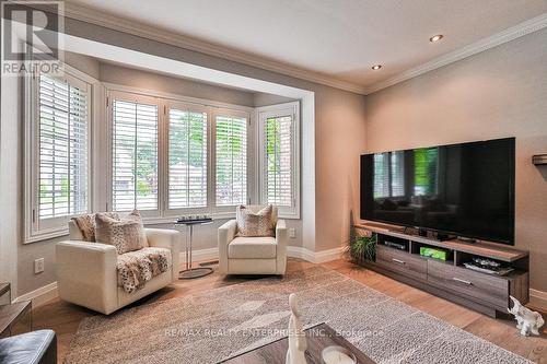 1486 Myron Drive, Mississauga, ON - Indoor Photo Showing Living Room