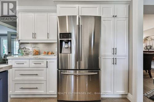 1486 Myron Drive, Mississauga, ON - Indoor Photo Showing Kitchen With Upgraded Kitchen