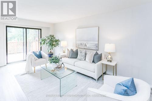 6309 Starfield Crescent, Mississauga (Meadowvale), ON - Indoor Photo Showing Living Room