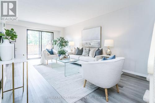 6309 Starfield Crescent, Mississauga (Meadowvale), ON - Indoor Photo Showing Living Room