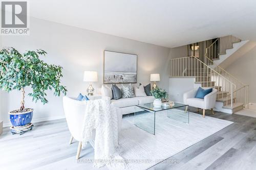 6309 Starfield Crescent, Mississauga (Meadowvale), ON - Indoor Photo Showing Living Room