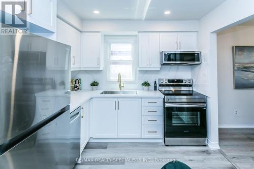 6309 Starfield Crescent, Mississauga, ON - Indoor Photo Showing Kitchen With Stainless Steel Kitchen