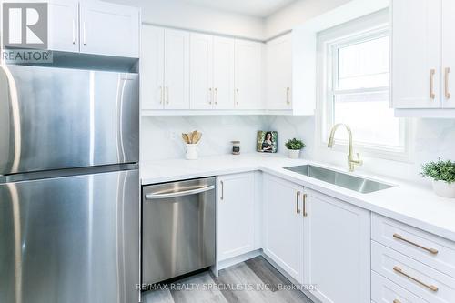 6309 Starfield Crescent, Mississauga (Meadowvale), ON - Indoor Photo Showing Kitchen With Upgraded Kitchen