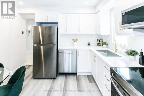 6309 Starfield Crescent, Mississauga, ON - Indoor Photo Showing Kitchen With Stainless Steel Kitchen With Upgraded Kitchen