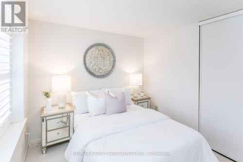 6309 Starfield Crescent, Mississauga, ON - Indoor Photo Showing Bedroom