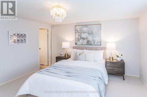 6309 Starfield Crescent, Mississauga, ON - Indoor Photo Showing Bedroom