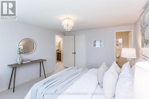 6309 Starfield Crescent, Mississauga, ON - Indoor Photo Showing Bedroom