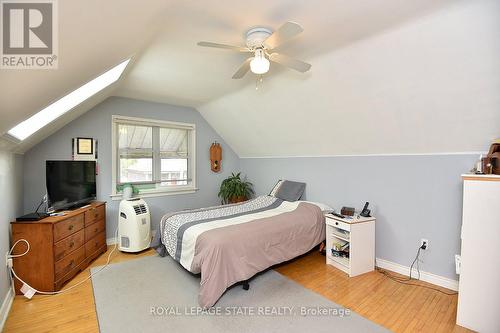 217 Grant Avenue, Hamilton (Stinson), ON - Indoor Photo Showing Bedroom