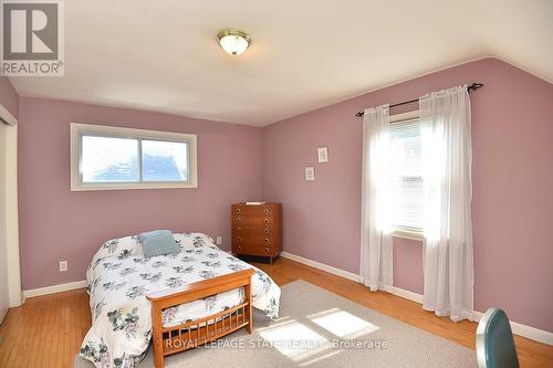 217 Grant Avenue, Hamilton (Stinson), ON - Indoor Photo Showing Bedroom