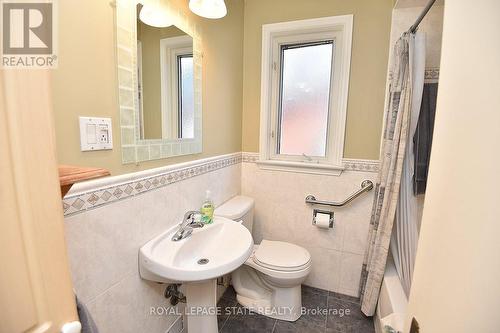 217 Grant Avenue, Hamilton (Stinson), ON - Indoor Photo Showing Bathroom