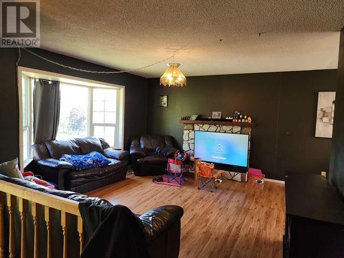 1394 Lewis Drive, Quesnel, BC - Indoor Photo Showing Living Room