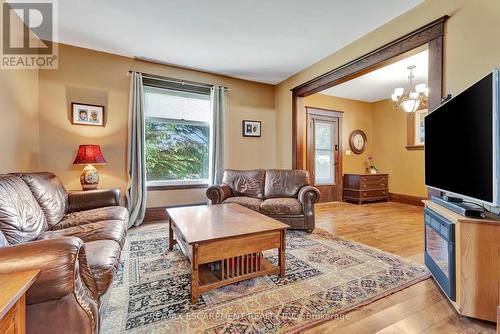 2038 Governors Road, Hamilton, ON - Indoor Photo Showing Living Room