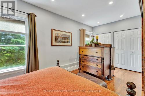 2038 Governors Road, Hamilton, ON - Indoor Photo Showing Bedroom