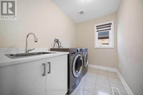 125 Jim Mortson Drive, East Gwillimbury, ON - Indoor Photo Showing Laundry Room