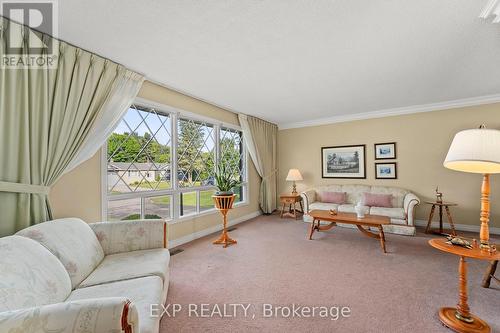 35 Griffith Avenue, Georgina (Pefferlaw), ON - Indoor