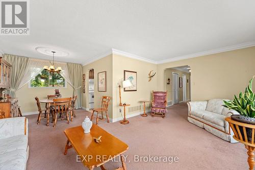 35 Griffith Avenue, Georgina (Pefferlaw), ON - Indoor Photo Showing Living Room