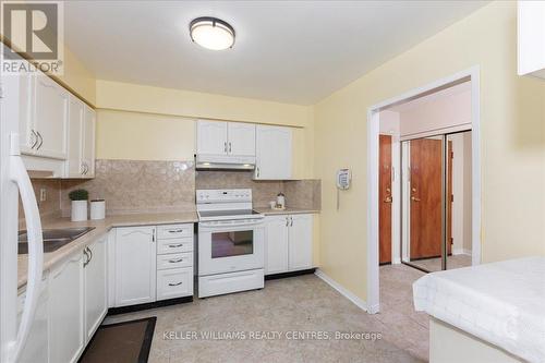 211 - 111 Grew Boulevard, Georgina (Sutton & Jackson'S Point), ON - Indoor Photo Showing Kitchen With Double Sink