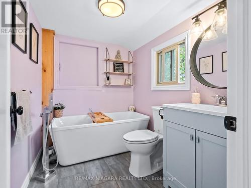 248 Dufferin Street, Fort Erie, ON - Indoor Photo Showing Bathroom