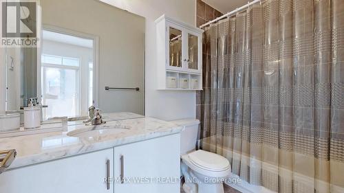 3 Lasalle Lane, Richmond Hill, ON - Indoor Photo Showing Bathroom