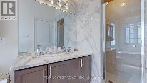 3 Lasalle Lane, Richmond Hill, ON - Indoor Photo Showing Bathroom