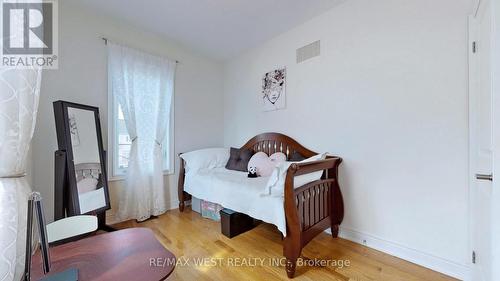 3 Lasalle Lane, Richmond Hill (Mill Pond), ON - Indoor Photo Showing Bedroom