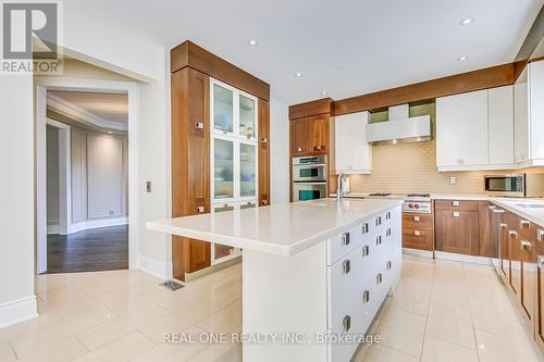 2312 Lyndhurst Drive, Oakville (Iroquois Ridge North), ON - Indoor Photo Showing Kitchen With Upgraded Kitchen