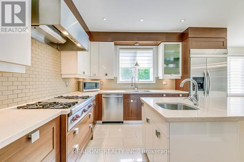 2312 Lyndhurst Drive, Oakville (Iroquois Ridge North), ON - Indoor Photo Showing Kitchen With Upgraded Kitchen