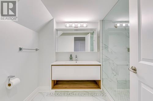 2312 Lyndhurst Drive, Oakville (Iroquois Ridge North), ON - Indoor Photo Showing Bathroom