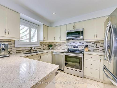 71-5659 Glen Erin Dr, Mississauga, ON - Indoor Photo Showing Kitchen With Double Sink