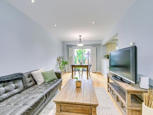 71-5659 Glen Erin Dr, Mississauga, ON - Indoor Photo Showing Living Room