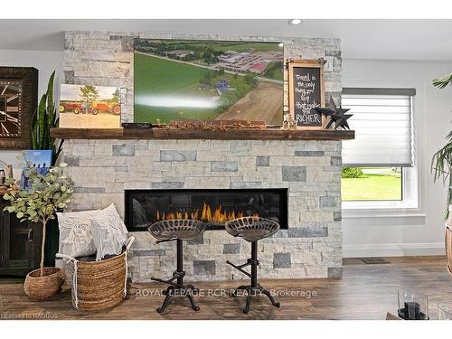 408082 Grey Road 4 Rd, Grey Highlands, ON - Indoor Photo Showing Living Room With Fireplace